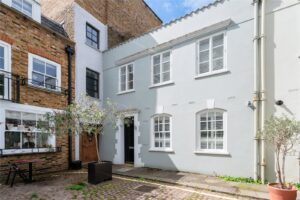 2 Bedroom House for Sale in Archery Close Hyde Park W2