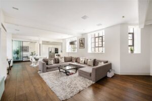 3 Bedroom Flat / Apartment for Sale in Frederick Close Hyde Park W2