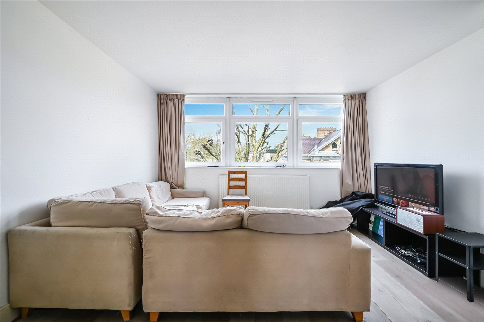 3 Bedroom Flat / Apartment to Rent in Ladbroke Road London W11