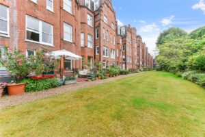 4 Bedroom Flat / Apartment for Sale in Lower Sloane Street London SW1W