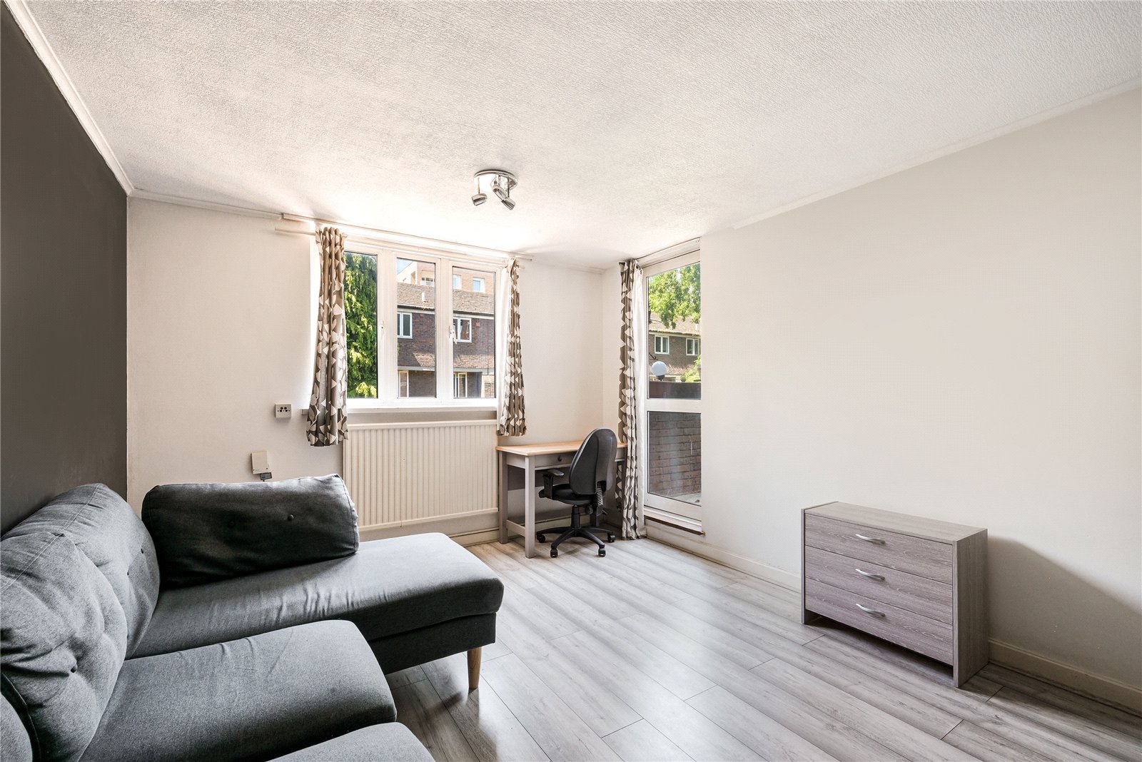 1 Bedroom Flat / Apartment to Rent in Coopers Lane London NW1
