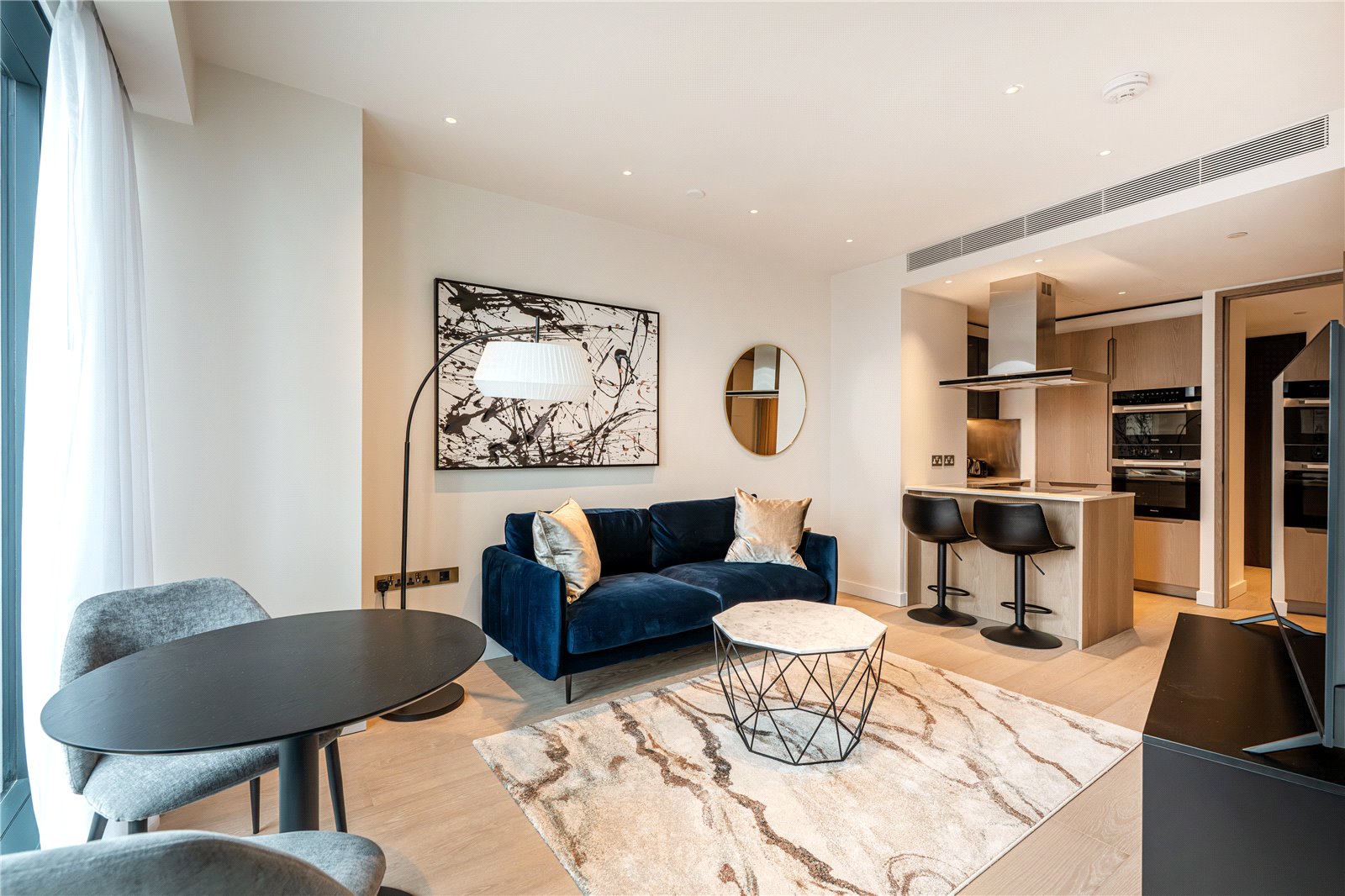1 Bedroom Flat / Apartment to Rent in Nine Elms Lane London SW8