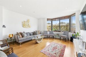 2 Bedroom Flat / Apartment for Sale in Emperors Gate London SW7