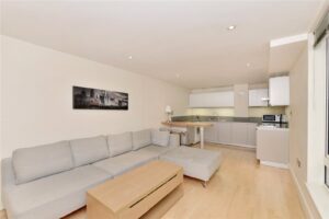 1 Bedroom Flat / Apartment for Sale in Queensborough Terrace Bayswater W2