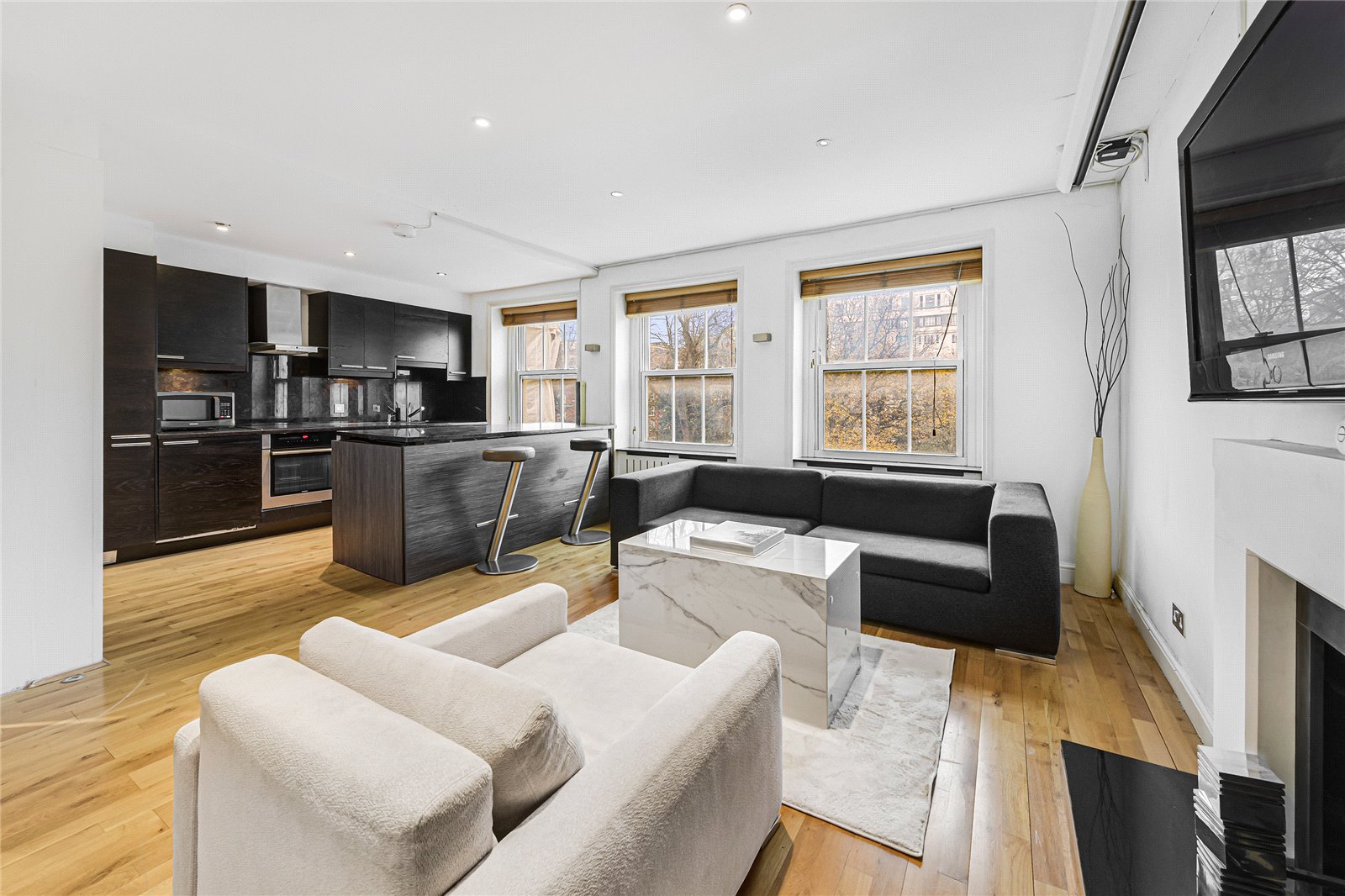 3 Bedroom Flat / Apartment to Rent in Ennismore Gardens London SW7