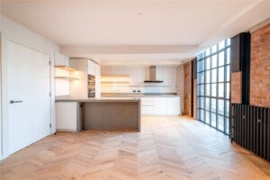 3 Bedroom Flat / Apartment for Sale in Circus Road East London SW11